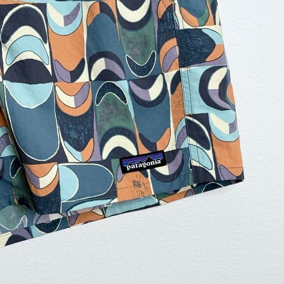 NWT Patagonia Womens Baggies Shorts 5” Inseam Swallowtail Geo Still Blue Small. - Picture 6 of 9